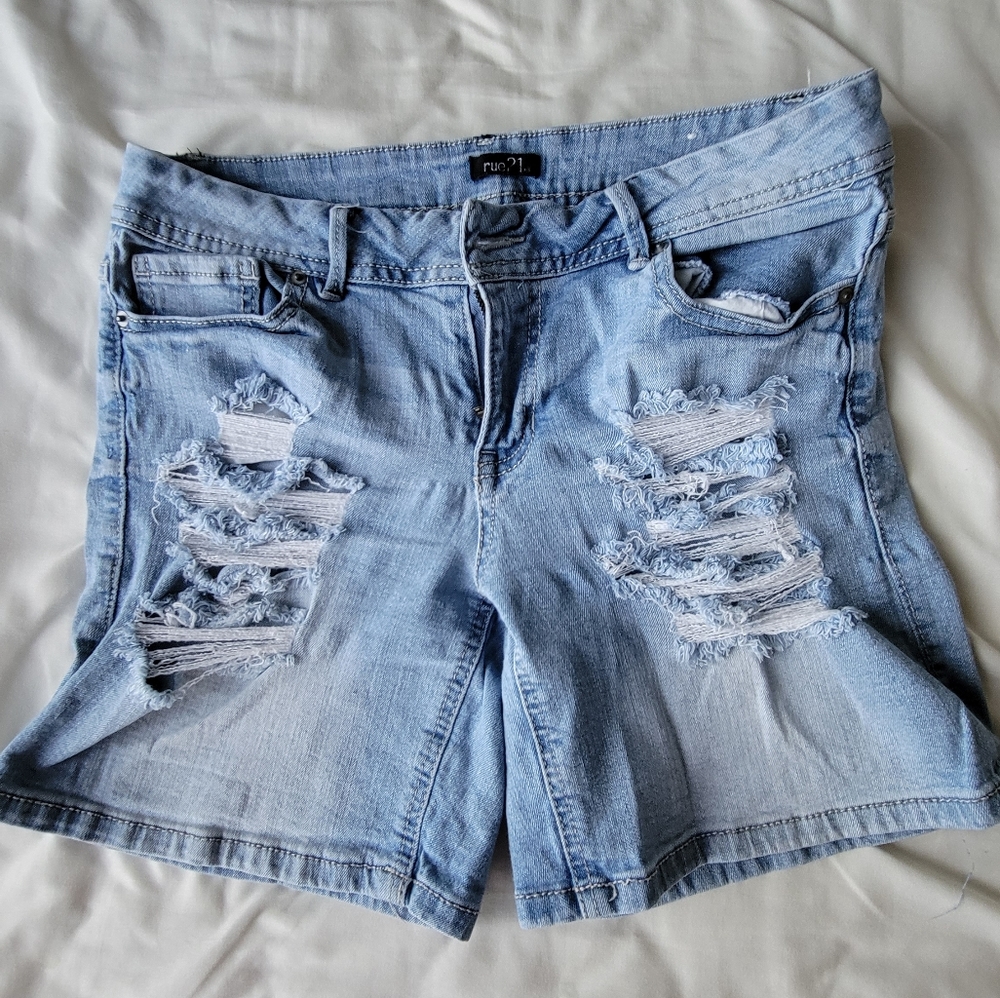 Size 7/8 Rue21 ripped shorts